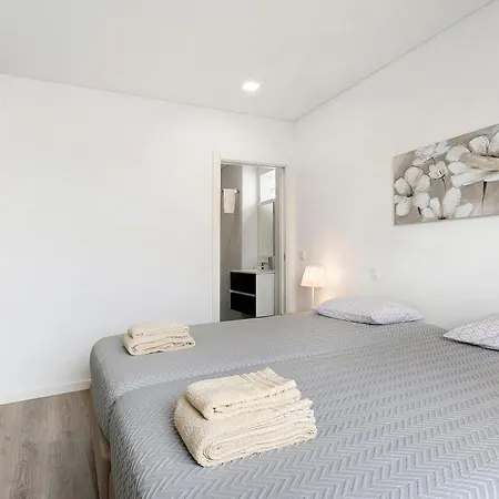 Casa Dos Terracos T2 1º アパート