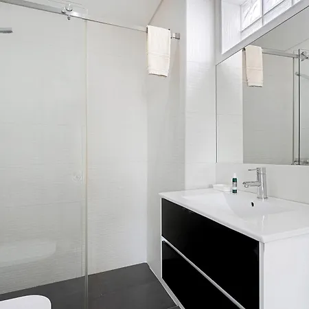 Casa Dos Terracos T2 1º סאו מרטיניו דו פורטו